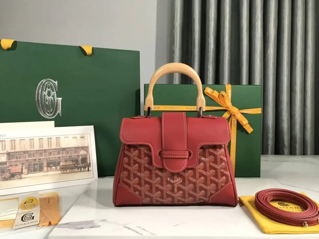 Bags from the LUXE VELORA collection