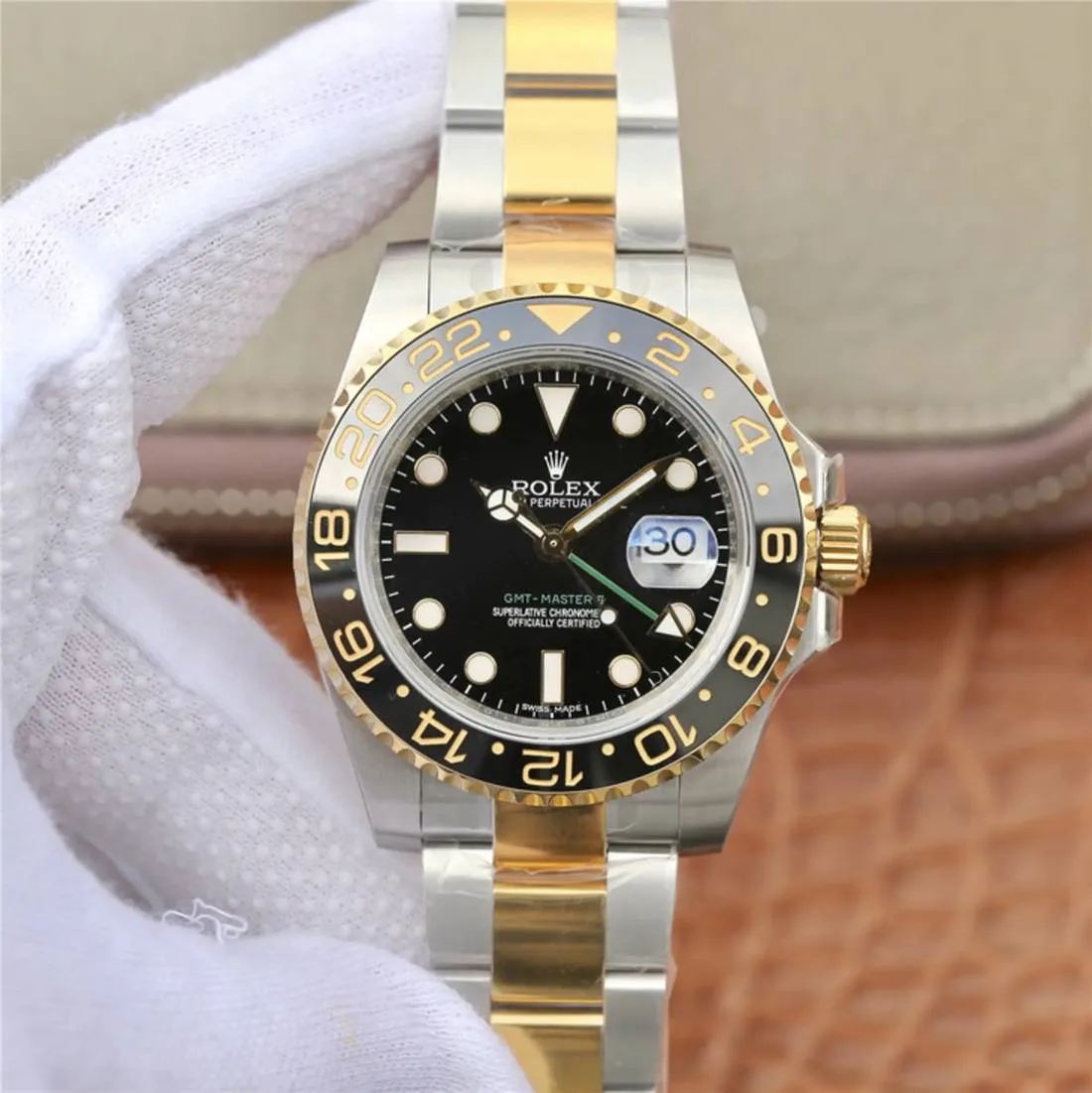 Watches from the LUXE VELORA collection